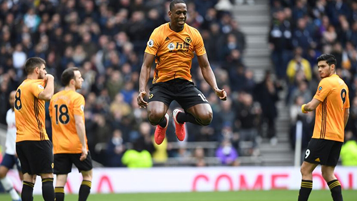 Borç yükü altında ezilen kulüp yönetimi, iflastan kurtulmak için futbol dünyasında eşine az rastlanan radikal bir "tasfiye" kararı aldı.