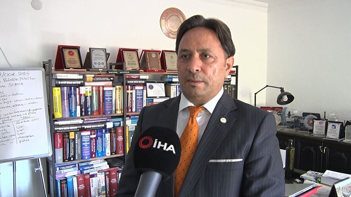 Türkiye’de milyonlarca çalışanı doğrudan ilgilendiren asgari ücret sürecinde kritik aşamaya girildi. Asgari Ücret Tespit Komisyonu, 12 Aralık’ta ilk toplantısını yaparken, yeni ücretin 31 Aralık tarihine kadar açıklanması bekleniyor. Kamuoyunda “zam oranı ne olacak?” sorusu gündemdeki yerini korurken, uzmanlardan gelen değerlendirmeler dikkat çekiyor.