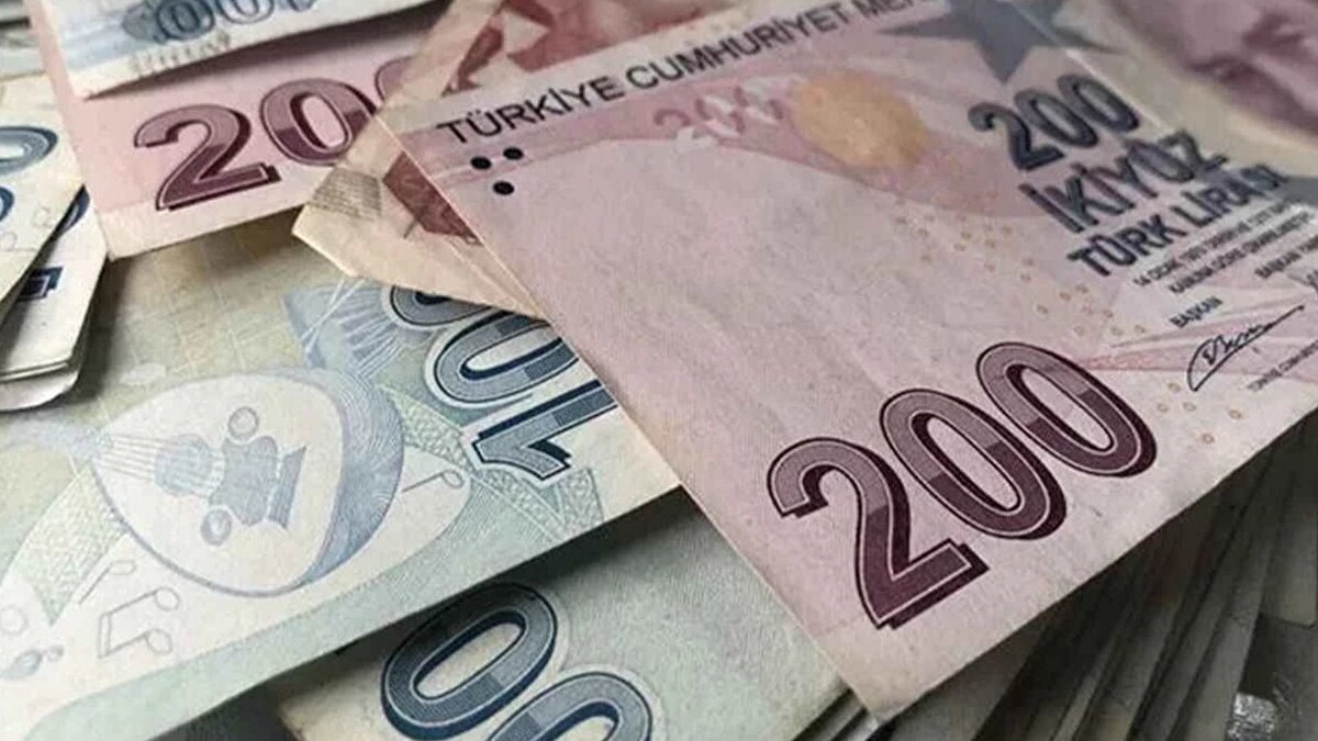 Zam oranlarına göre olası senaryolar<br><br>Asgari ücrete yapılacak artış oranına göre ortaya çıkan hesaplamalar şöyle sıralanıyor:<br><br>Yüzde 20 zamda asgari ücret 26 bin 524 TL<br><br>Yüzde 25 zamda 27 bin 630 TL<br><br>Yüzde 30 zamda 28 bin 735 TL<br><br>Yüzde 35 zamda 29 bin 840 TL<br><br>Yüzde 40 zamda 30 bin 945 TL