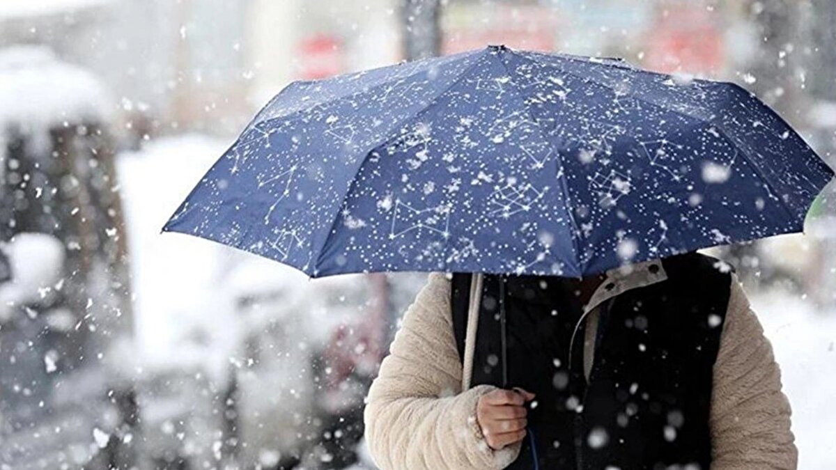 Doğu Anadolu’da kar yağışı sürecek<br><br>Doğu Anadolu Bölgesi’nde ise kış koşulları yeni yılda da etkisini gösterecek. Erzurum, Kars, Ardahan ve Ağrı çevrelerinde kar yağışının yılbaşı gecesi boyunca aralıklarla devam etmesi bekleniyor. Doğu Karadeniz’in iç kesimleri ile İç Anadolu’nun doğusunda da karla karışık yağmur ve hafif kar geçişleri görülebilecek.