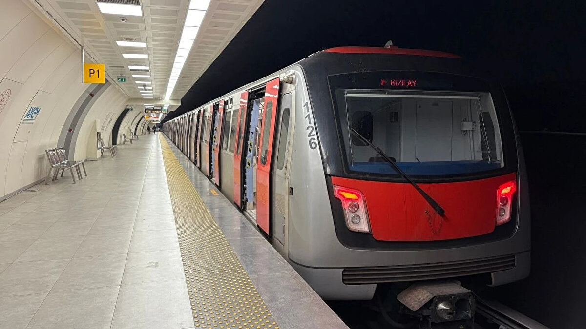 Özel Bölge (Ulus-Rüzgârlı, Kale, Kızılay Necatibey) Otopark Ücretleri<br><br>Yoğunluğun fazla olduğu Ulus-Rüzgârlı Bölgesi, Kale Tarihi Kent Bölgesi ve Kızılay Necatibey Caddesi yol boyu otoparklarında tarife şu şekilde belirlendi:<br><br>0-15 Dakika: Ücretsiz<br><br>15 Dakika - 2 Saat: 150 TL<br><br>2 - 4 Saat: 200 TL<br><br>4 - 8 Saat ve Üzeri: 250 TL