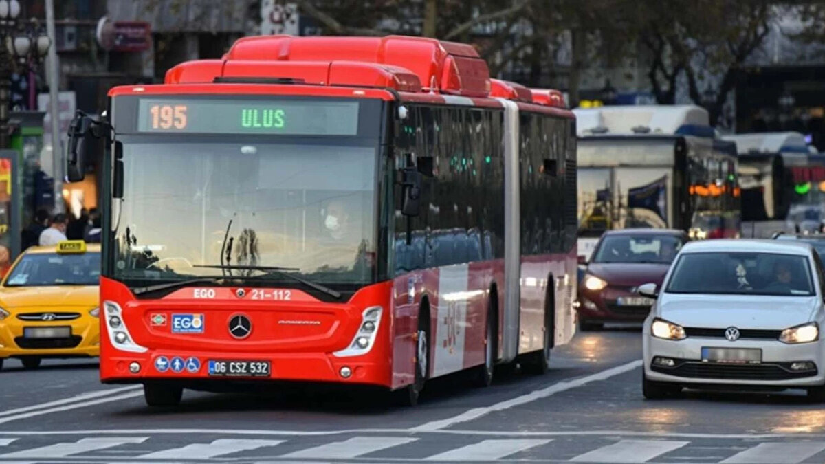 Ankara Öğrenci Abonman Ücreti Ne Kadar?<br><br>Öğrencilerin sıklıkla kullandığı aylık abonman ücretlerinde de düzenlemeye gidildi. Ancak ABB, yeni tarifede abonmanların "sınırsız kullanım" hakkı tanıdığına dikkat çekti.<br><br>Öğrenci Abonmanı: 350 TL’den 450 TL’ye çıkarıldı.<br><br>ABB'den yapılan açıklamada, "Yeni tarifeyle birlikte öğrenci abonmanı, sınırsız kullanım için 450 lira olarak düzenlenmiştir" ifadelerine yer verildi.