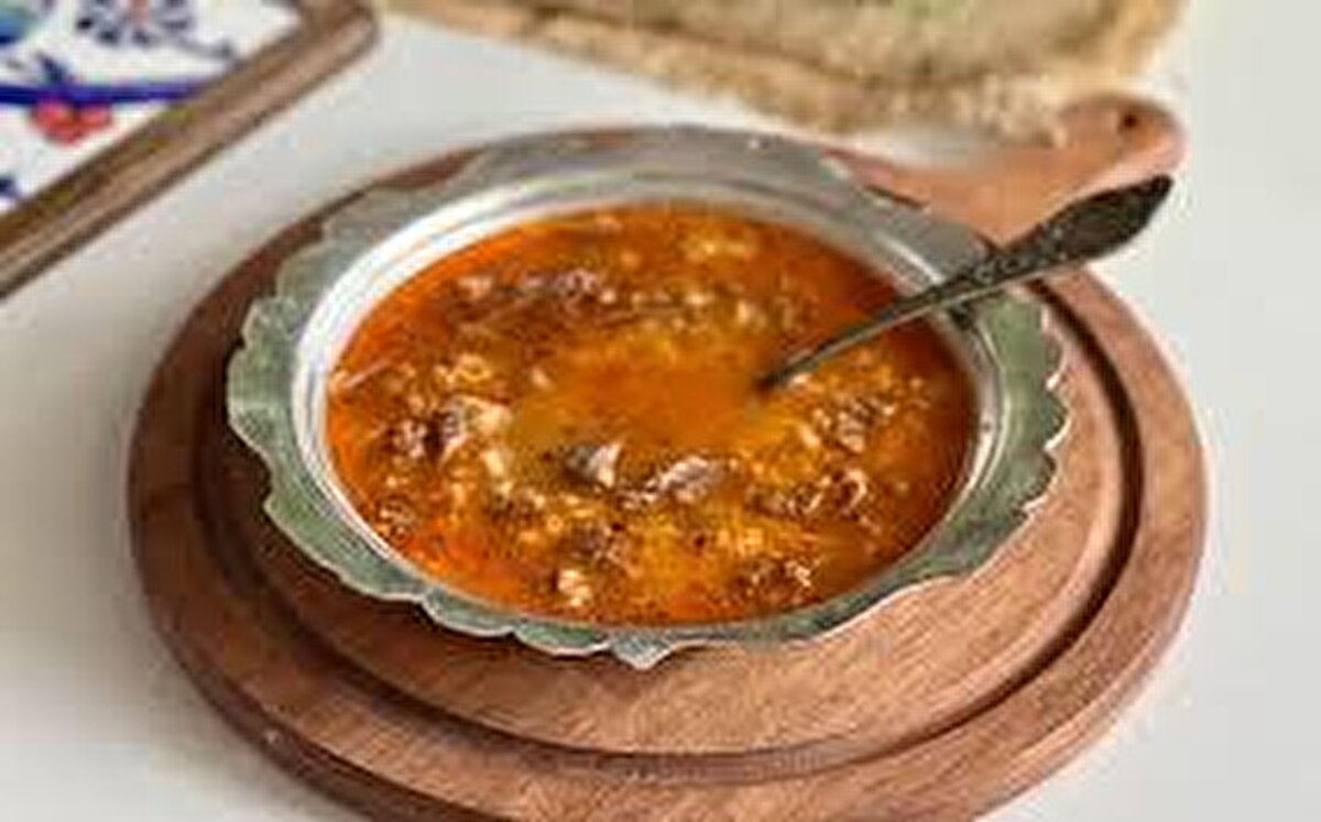 Dünya mutfaklarını mercek altına alan uluslararası gastronomi platformu TasteAtlas, dünyanın en iyi çorbalarını sıraladı. Farklı kıtalardan onlarca lezzetin değerlendirildiği listede Türkiye, Beyran ve mercimek çorbasıyla ilk 10’a iki ayrı lezzet sokarak dikkat çekti.