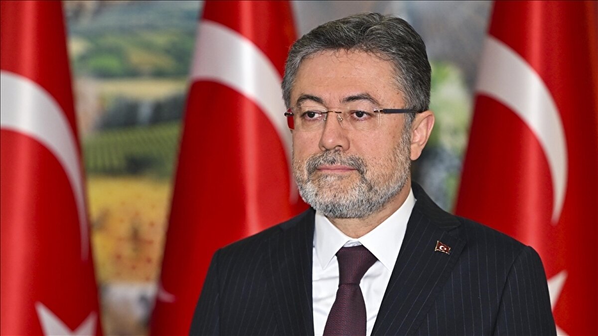 Reçete sadece yetkili mühendisler tarafından yazılacak<br><br>Bitki koruma ürünü reçetelerinin, risk esasına göre belirlenen aktif maddeler için yalnızca yetkili ziraat mühendisleri tarafından elektronik ortamda yazılacağını vurgulayan Yumaklı, satışların da bu reçeteler üzerinden yapılacağını kaydetti.