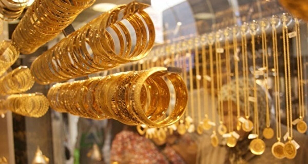 Son günlerde güvenli liman talebinin artmasıyla birlikte altın fiyatlarında yukarı yönlü bir eğilim gözlemlenirken, uzmanlar teknik seviyelerin yakından takip edilmesi gerektiği konusunda uyarıyor.