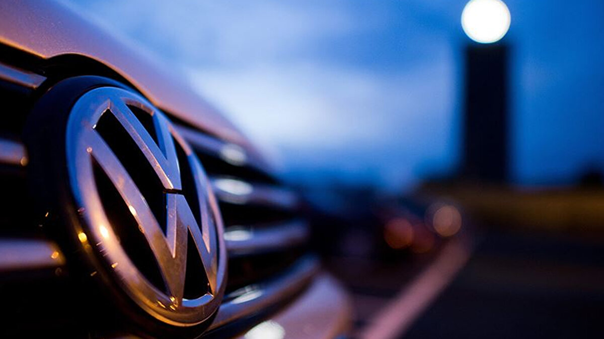Dünya otomotiv sektörünün lokomotifi Volkswagen, mali darboğazı aşmak için radikal bir karara imza attı.