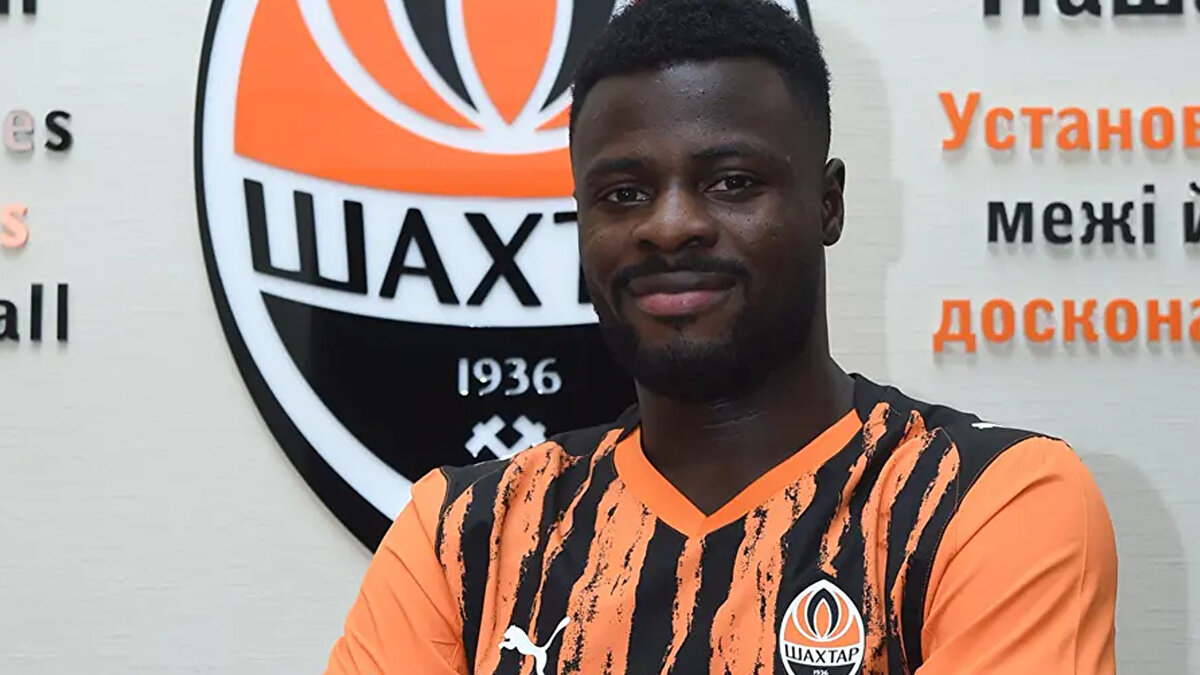 2030'a Kadar Sürecek İmza<br><br>Shakhtar Donetsk'ten yapılan açıklamaya göre, 22 yaşındaki Prosper Obah ile uzun vadeli bir planlama kapsamında el sıkışıldı. Genç yetenekle 31 Aralık 2030 tarihine kadar geçerli olacak sözleşme imzalandı.