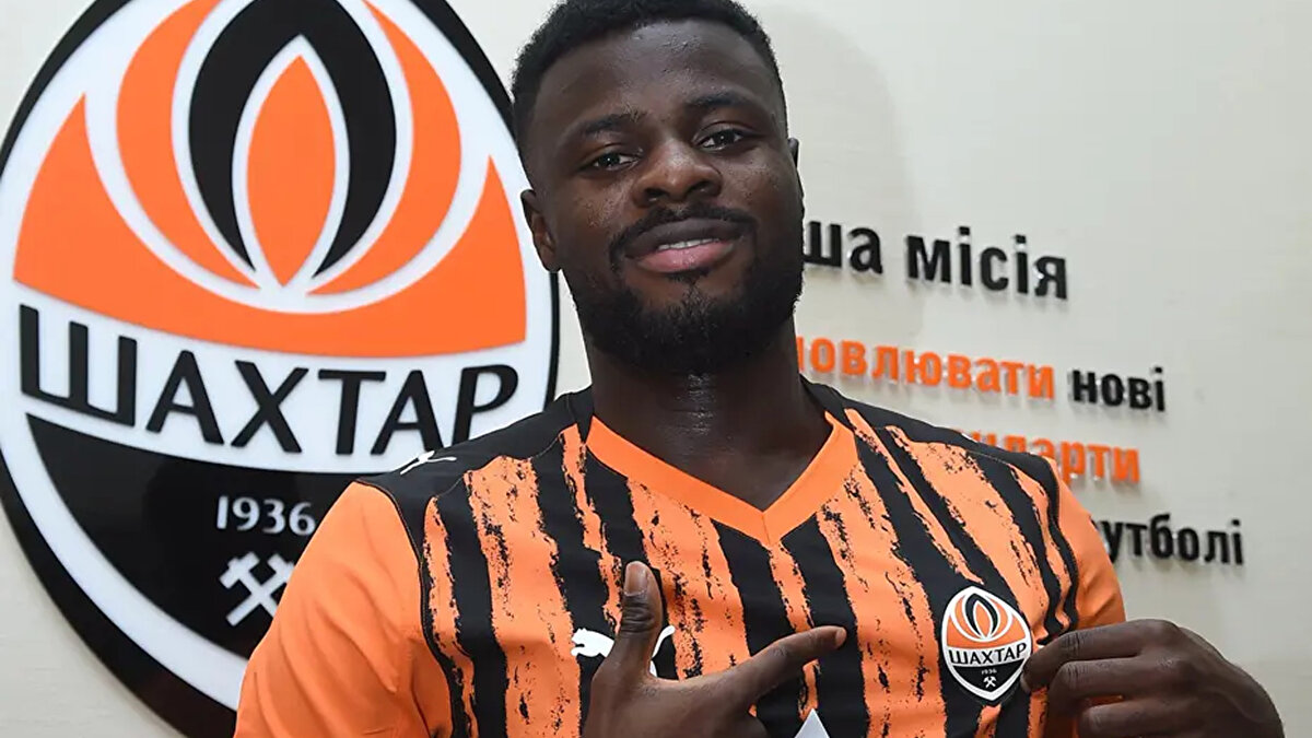 Anlaşmada ayrıca futbolcunun performansına bağlı başarı bonuslarının da yer aldığı belirtildi. Obah, geçtiğimiz temmuz ayında Portekiz 2. Lig ekibi Vizela'dan sadece 700 bin euroya transfer edilmişti; bu satışla birlikte eski kulübüne kısa sürede büyük bir kar bıraktı.