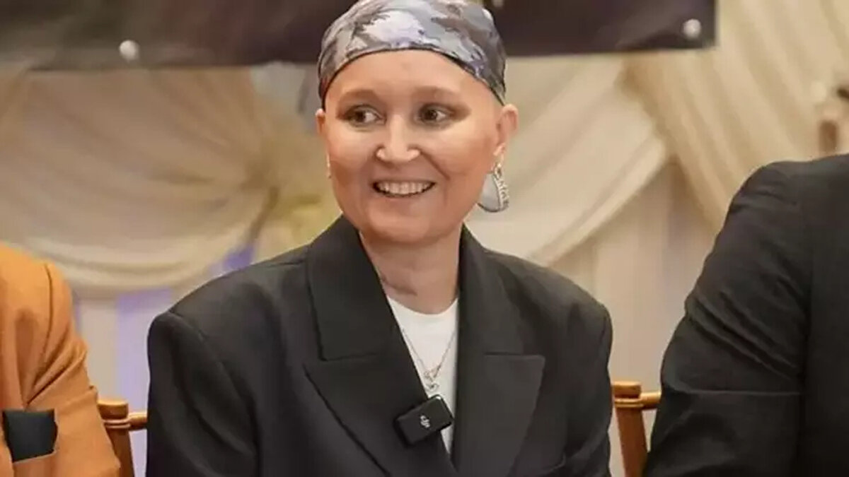 Gülşah Durbay'ın hastalığı neydi?<br>Manisa'nın ilk kadın belediye başkanı olan Durbay, göreve geldikten kısa bir süre sonra kolon kanseri ile mücadele ettiğini duyurmuştu.<br><br>1 Aralık'ta rutin kontrolleri için hastaneye giden Durubay, kan tablosunda ve beslenme durumunda saptanan bozulmalar nedeniyle Dahiliye Servisi'ne yatırılmıştı.<br><br>Ardından 2 Aralık'ta çoklu organ yetmezliği teşhisi konulan Durubay yoğun bakıma alınmıştı.<br><br>Son olarak Manisa Şehir Hastanesi’nden yapılan yazılı açıklamada, Durbay’ın mevcut çoklu organ yetmezliği nedeniyle klinik durumu ağırlaştığı ve entübe edildiği belirtilmişti.