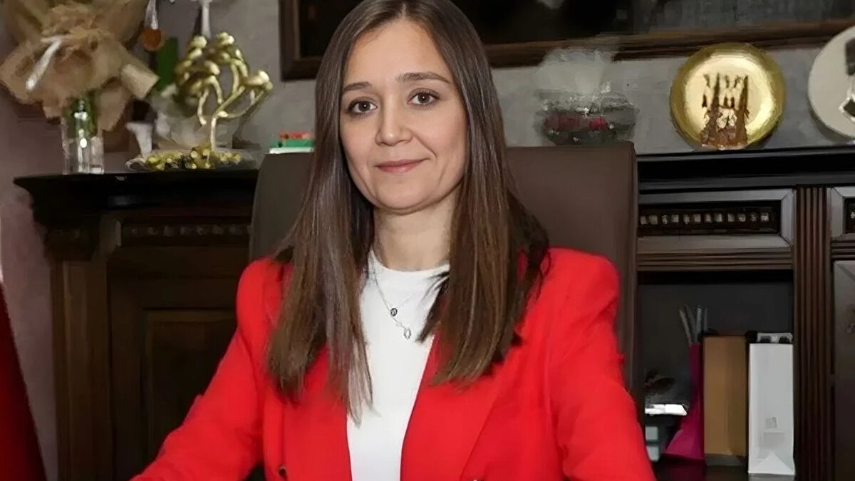 Manisa'dan acı haber geldi. 31 Mart yerel seçimlerinde Şehzadeler Belediye Başkanı seçilen CHP'li Gülşah Durbay vefat etti.
