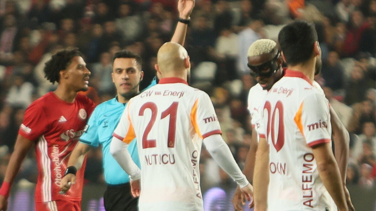 “ALİ YILMAZ KÜME DÜŞECEK HAKEMLER ARASINDAYDI”<br><br>Mustafa Çulcu: Ali Yılmaz geçen sezon küme düşecek hakemler arasındaydı. MHK ona bakmıyordu bile. Şans bu ya, Türkiye Kupası Konya-Galatasaray maçında yine 4. hakemken, maçın orta hakemi rahatsızlanınca maçı o yönetti.<br>