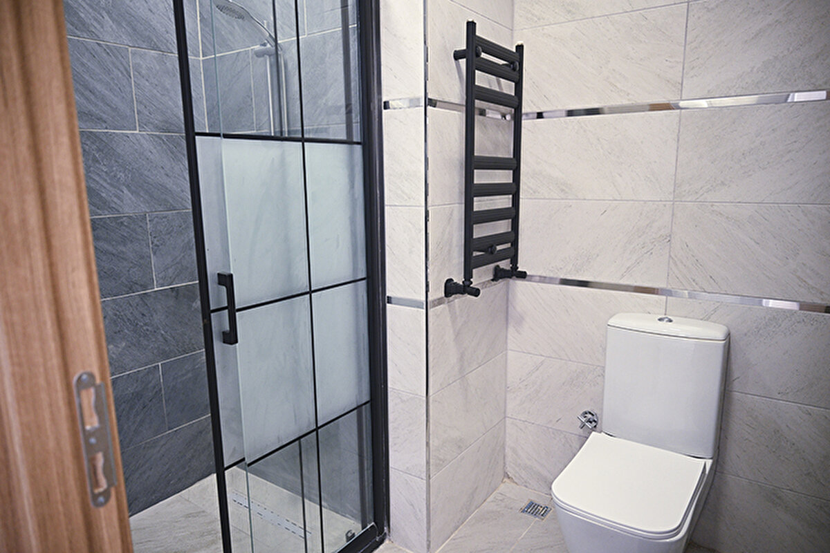 Sosyal devlet anlayışıyla hazırlanan projede belirli gruplar için özel kontenjanlar da ayrıldı. Buna göre konutların;<br><br>%20’si emeklilere<br><br>%20’si 18-30 yaş arası gençlere<br><br>%10’u üç ve daha fazla çocuğu olan ailelere<br><br>%5’i engelli vatandaşlara<br><br>%5’i şehit yakınları ve gazilere<br><br>tahsis edilecek.