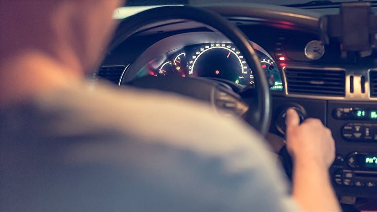 Yapılacak değişiklikle birlikte trafik sigortasında uygulanan hasarsızlık indirimi artık araca değil, doğrudan sürücünün kendisine bağlanacak. Böylece uzun süredir kazaya karışmayan sürücüler, ikinci bir araç alsalar dahi indirimli prim avantajını kaybetmeyecek.