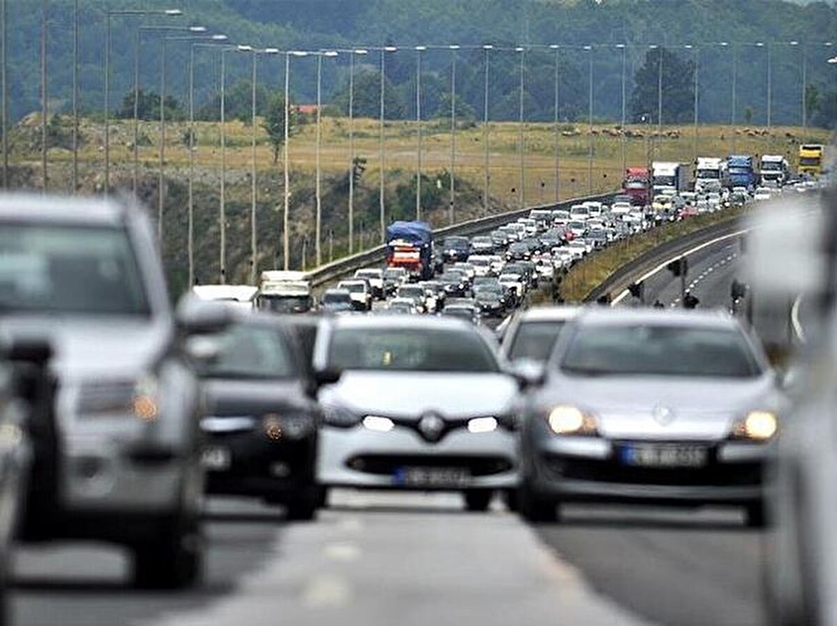 Yeni sistemle, hasarsızlık basamağı yüksek olan sürücüler araç değiştirseler bile aynı basamaktan sigortalanacak. Buna karşılık, sürekli kaza yapan ve düşük basamakta yer alan sürücüler ise yeni bir araç alarak daha avantajlı prim ödeme imkanına sahip olamayacak.