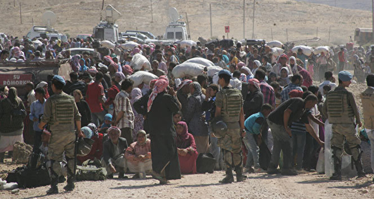 600 binden fazla kişi döndü<br><br>Resmi verilere göre, 8 Aralık 2025’ten bu yana 600 binden fazla Suriyeli ülkesine geri döndü. Yeni planla birlikte bu sayının önümüzdeki dönemde daha da artması öngörülüyor.