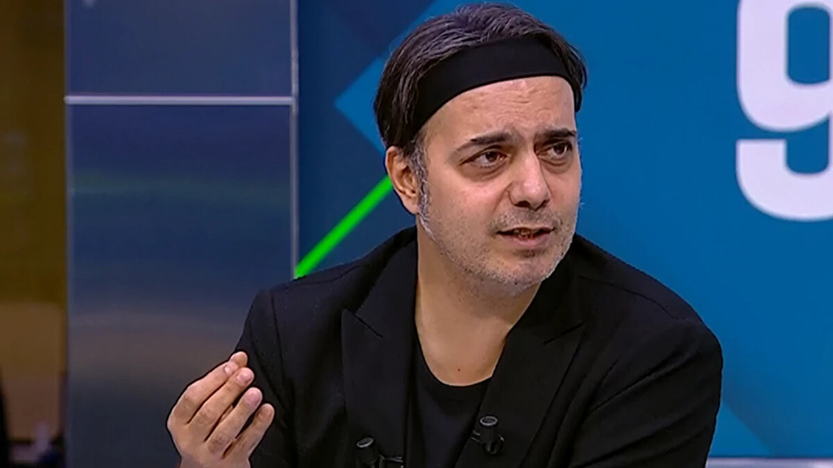 "Hatayı Telafi Etmek İçin Eyyam Yaptı"<br><br>Ali Şansalan'ın verdiği hatalı kartın altında ezildiğini ve sonraki pozisyonlarda eyyam yaptığını belirten Ece, sert ifadeler kullandı. Ünlü yorumcu, "Öyle bir eyyamcılık sinmiş ki, insanın midesini bulandıracak şekilde. Madem yanlış bir sarı gösterdin, bari karakterli ol kararın arkasında dur. Djaló hemen sonraki pozisyonda direkt sarı kartlık faul yaptı. Ama sen ilk kartı yanlış gösterdiğin için, ikinciyi göstermeye cesaret edemedin. Bu idare-i maslahatçılıktır" şeklinde konuştu.