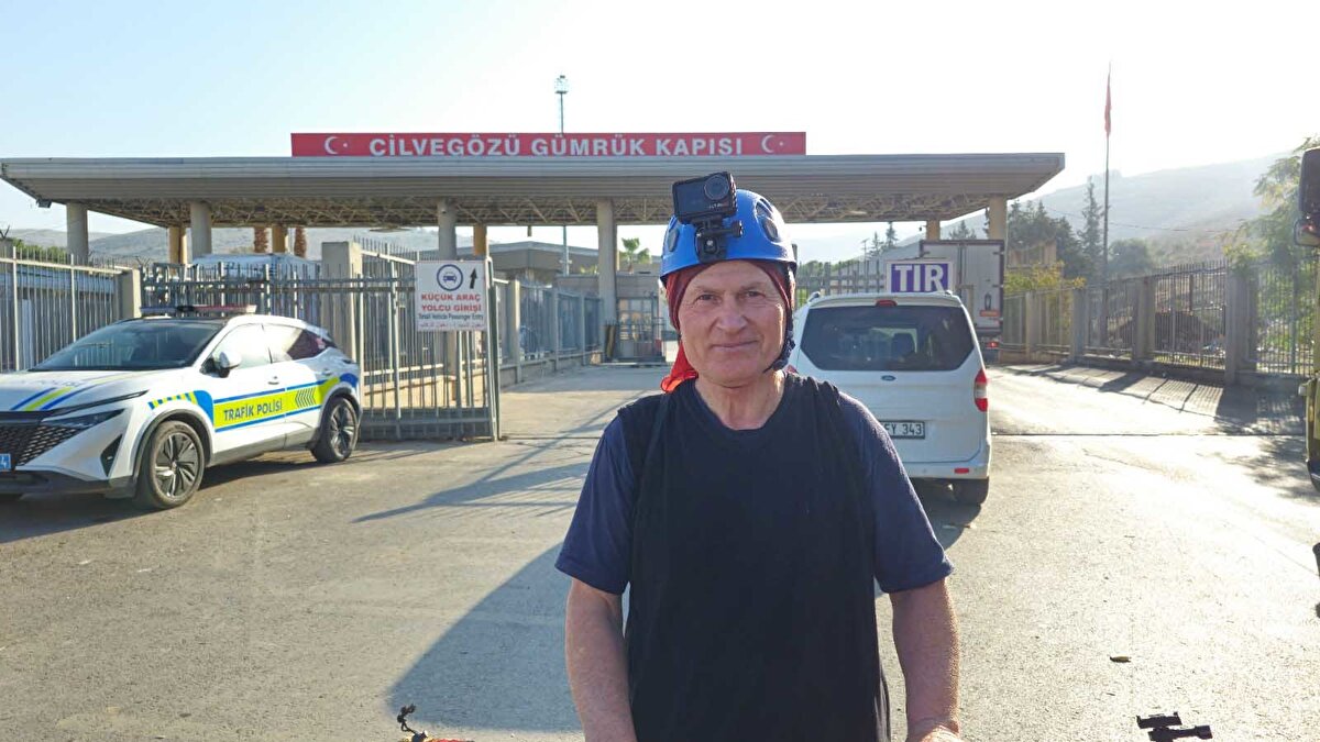 Balıkesir Susurluk’tan bisikletiyle umre yolculuğuna çıkan 68 yaşındaki Fahrettin Şener, 33 günde 3 bin 450 kilometre pedal çevirerek Medine’ye ulaştı.