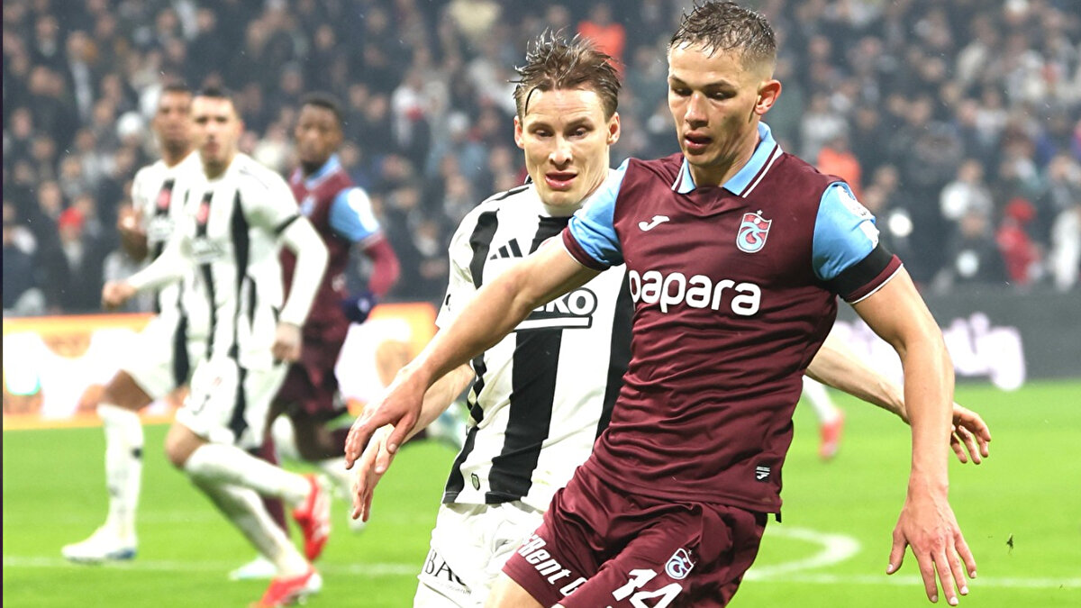 MUHTEMEL 11'LER BELLİ OLDU<br><br>Zorlu maç maç öncesinde iki hocanın da muhtemel 11'leri netleşti. <br><br>Trabzonspor: Onana, Ozan Tufan, Serdar, Batagov, Mustafa Eskihellaç, Oulai, Folcarelli, Zubkov, Muçi, Olaigbe, Augusto.<br><br>Beşiktaş: Ersin, Gökhan Sazdağı, Paulista, Emirhan, Rıdvan, Ndidi, Cerny, Salih, Orkun, El Bilal Toure, Abraham.