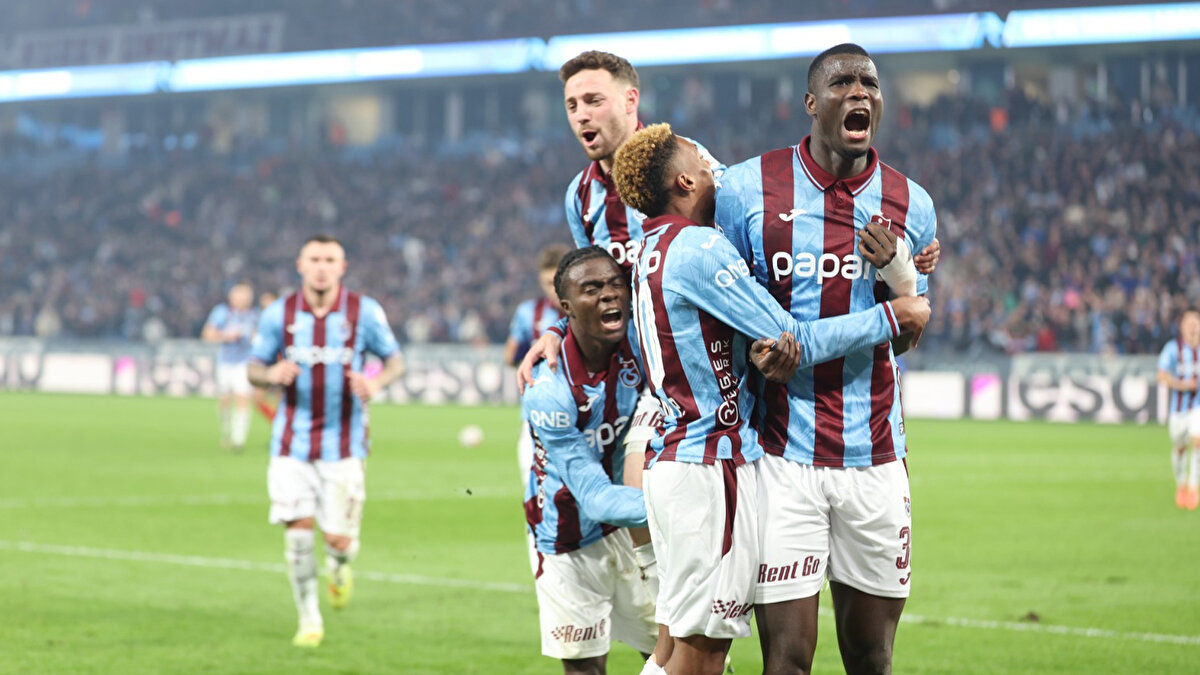 TRABZONSPOR'DA ÖNEMLİ İSİMLER YOK<br><br>Trabzonspor'da takımın en önemli isimleri Onuachu ve Wagner Pina bugünkü maçta forma giyemeyecek. Visca ve Baniyya'nın ise tedavileri devam ediyor. TFF listesine dahil edilmeyen Nwakaeme de kadroda yer almadı.
