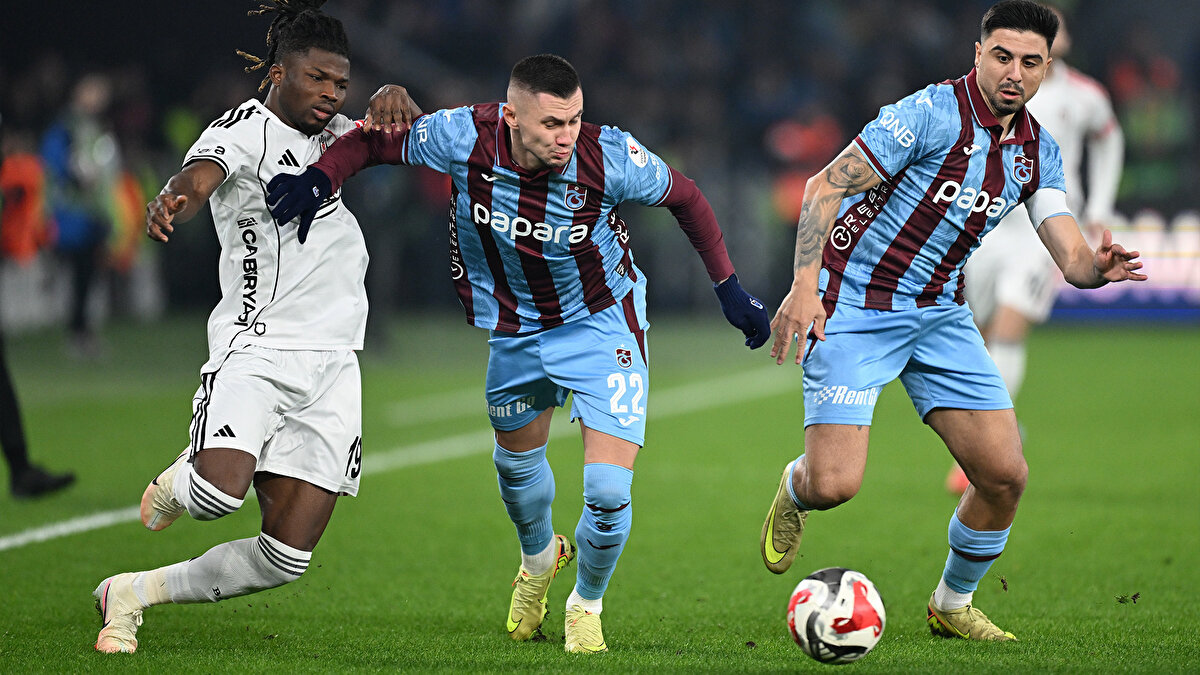 Nihat Kahveci, Kontraspor Youtube kanalında 3-3'lük Trabzonspor - Beşiktaş maçını değerlendirdi. Kahveci, tartışmalı pozisyonları da yorumladı: