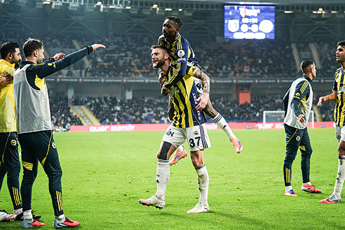 Fenerbahçe: Ederson, Mert, Skriniar, Oosterwolde, Levent, Edson, Fred, Asensio, Talisca, Kerem, Duran.