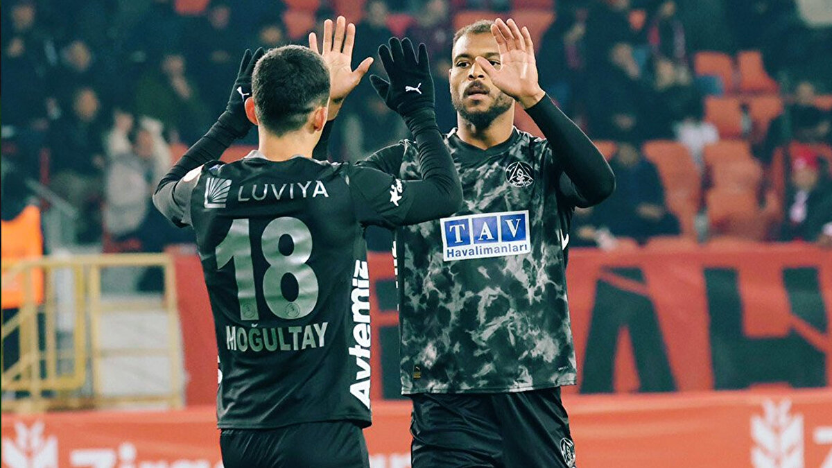 Steve Mounie (Benin)