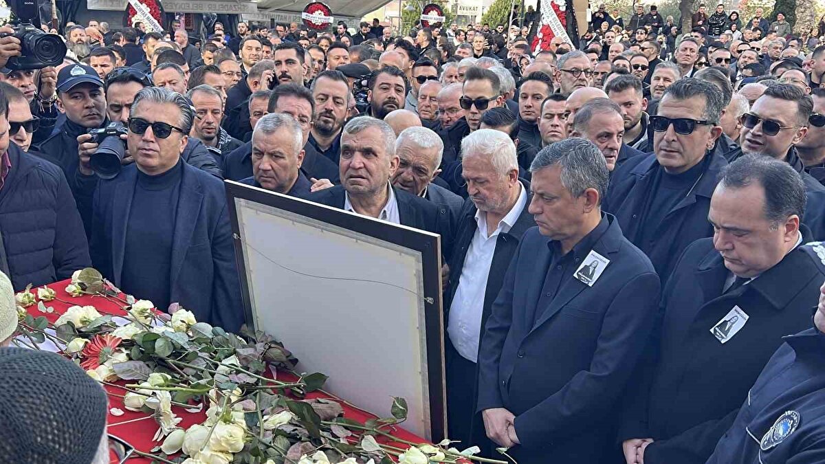 Durbay için Şehzadeler Belediyesi önünde düzenlenen törene CHP Genel Başkanı Özgür Özel, CHP Genel Başkan Yardımcıları, Ankara ve İzmir Büyükşehir Belediye Başkanları, Manisa Valisi Vahdettin Özkan, milletvekilleri ve çok sayıda belediye başkanı katıldı. Ailesi, anne Fatma Durbay, baba Osman Durbay ve kardeşi Nevsale Durbay Ekin, törende büyük üzüntü yaşadı.