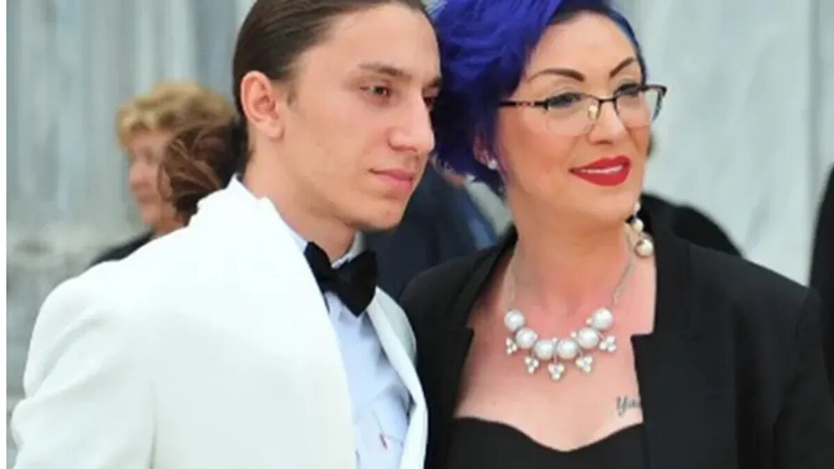 Tuğberk ile yapılan telefon görüşmesi<br>Raşit Bey, yeğeni Tuğberk Yağız ile aralarında geçen bir telefon görüşmesini de anlattı. Savcılığa gitme kararını net şekilde dile getirdiğini belirten Raşit Bey, olayla ilgili gerçeklerin ortaya çıkmasını istediğini ve ailesine olan bağlılığını açık ifadelerle dile getirdiğini aktardı. Açıklamalar, soruşturma dosyasındaki aile içi ilişkileri de yeniden gündeme taşıdı.