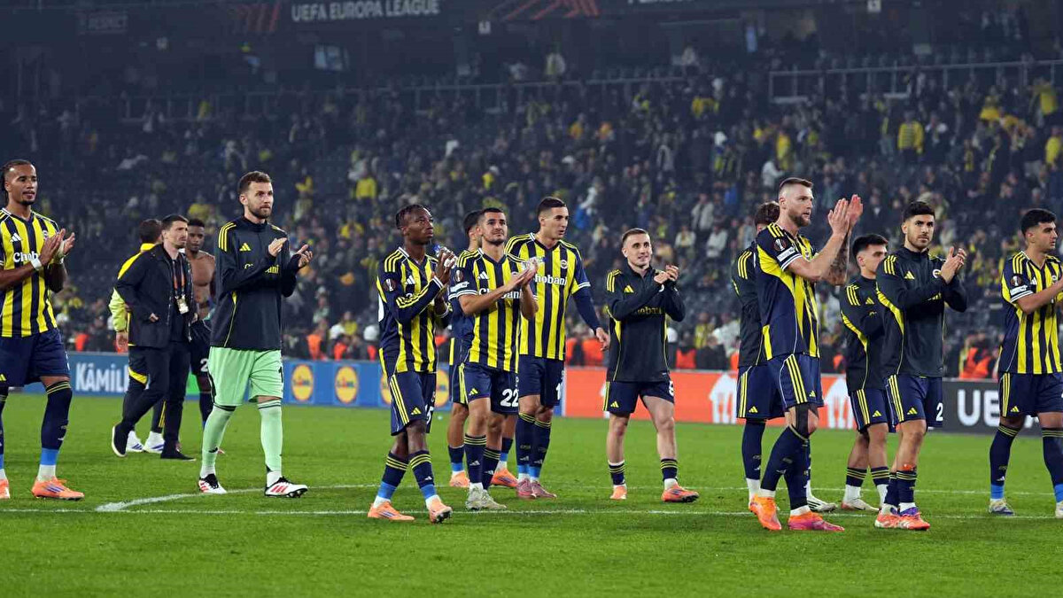 FENERBAHÇE'DE ÖNEMLİ EKSİKLER<br><br>Fenerbahçe'de Afrika Uluslar Kupası için ülkelerine giden En-Nesyri ve Dorgeles Nene ve sakatlıkları bulunan Semedo ile Çağlar Söyüncü bugünkü maçta forma giyemeyecek.