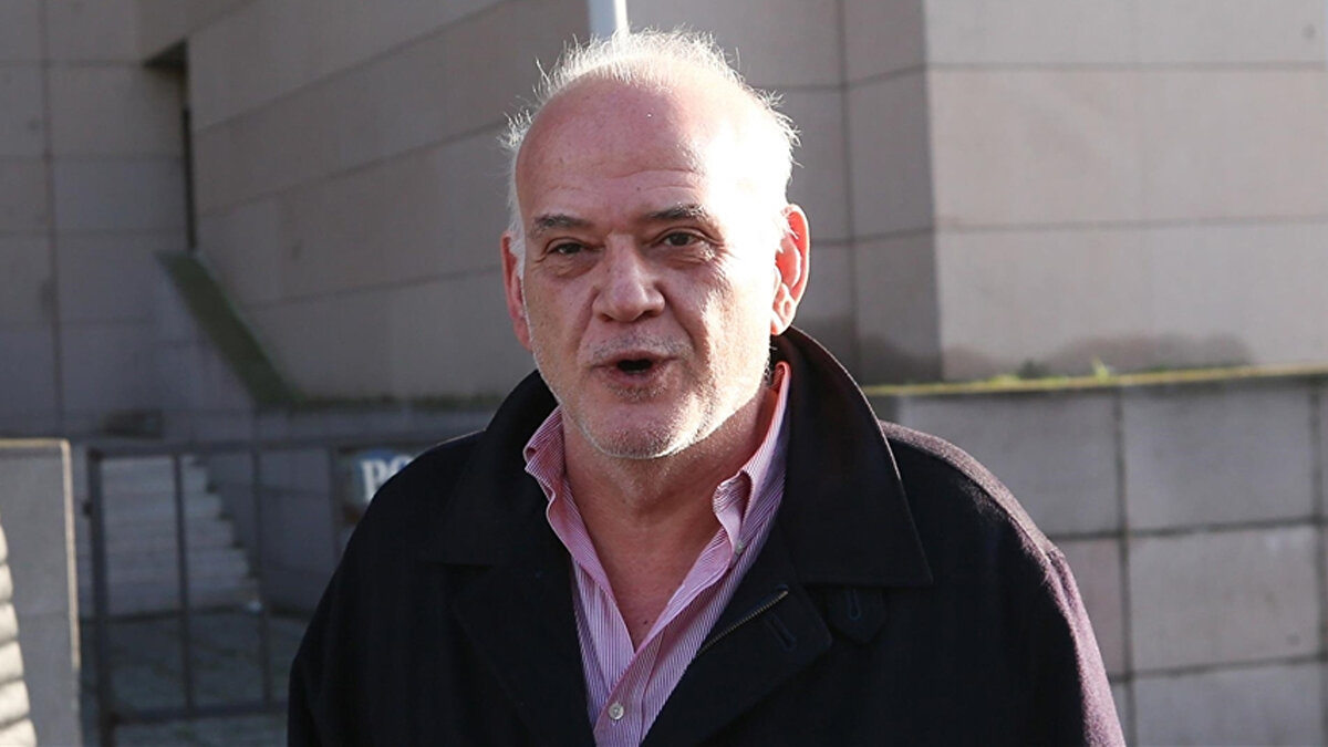 "BAZI MAÇLARDAN İŞKİLLENİYORUM"<br><br>Savcılıkça kendisine bahis oynadığı maçlara ilişkin daha önceden duyum veya bilgisinin olup olmadığı sorulan Çakar, "Ben kesinlikle şikeye karşı bir insanım. Nitekim televizyonlarda geçmiş dönemlerde yani 1993 yılında bana gelen şike teklifini hep anlattım. Bahis oynadığım maçlar genellikle yurt dışı maçıdır. Bu bahis oynadığım maçlarda, maç sonucundan ziyade alt üst gol olacak şeklinde oynarım. Genelde Avrupa takımlarına ve Avrupa maçlarına bahis yaparım. Ülkemizde oynanan liglere minimum düzeyde bahis oynamışımdır. Ben şike veya maça bahis yapıldığına ilişkin doğruca bilgim yoktur. Sadece bazı maçlardan tabiri caizse işkillenince yorum olarak bazı şeylerin anormal olduğunu spor programlarında bahsettim ancak bunlara ilişkin doğruca gözlemim ve bilgim yoktur" şeklinde yanıtladı.<br>