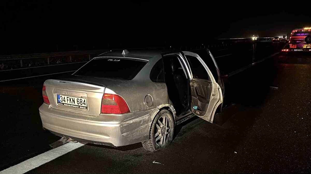 Trafik iki saat sonra açıldı<br><br>Kaza nedeniyle TEM Otoyolu’nun Bolu geçişinde kilometrelerce araç kuyruğu oluştu. Güvenlik önlemleri ve araçların yoldan kaldırılmasına yönelik çalışmaların ardından trafik akışı yaklaşık iki saat sonra yeniden sağlandı.