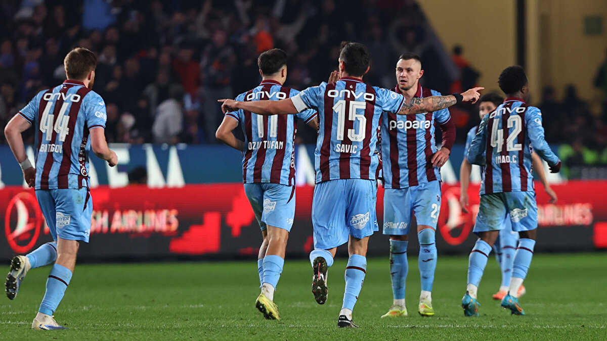 Trendyol Süper Lig'de zirveyi yakından ilgilendiren zorlu maçta Trabzonspor ile Beşiktaş karşı karşıya geldi.