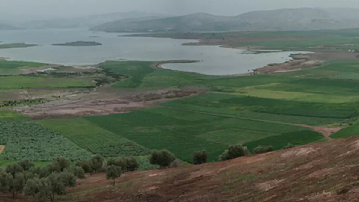 Dolandırıcılığa karşı renkli harita<br>Yeni sistemle birlikte Türkiye haritasındaki araziler farklı renklerle sınıflandırıldı. Amaç, tarla vasfındaki bir alanın konut arsası gibi pazarlanması ya da imara kapalı bölgelerin yatırım vaadiyle satılması gibi durumların önüne geçmek. Yıllar boyunca birikim yaparak arazi alan vatandaşların, sonradan yol, köprü ya da farklı kamusal projelerle karşılaşmasının engellenmesi hedefleniyor.