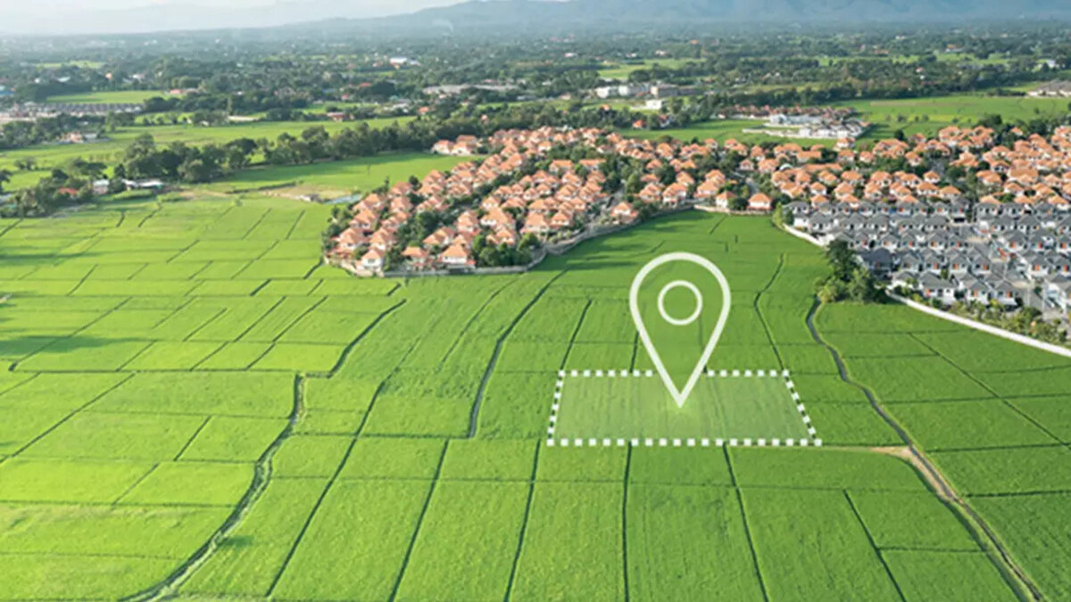 Renkler ne anlama geliyor?<br>Uygulamada kırmızı alanlar, imar ihtimali son derece düşük ve yatırım açısından en riskli bölgeleri ifade ediyor. Sarı alanlar, yerleşim alanlarının genişleyebileceği ve imara açılma potansiyeli bulunan bölgeler olarak tanımlanıyor. Yeşil alanlar ise tarımsal nitelik taşıyan ve imar izni alınmasının zor olduğu alanları kapsıyor. Gri alanlar ise henüz herhangi bir planlama yapılmamış, statüsü netleşmemiş bölgeler olarak öne çıkıyor.