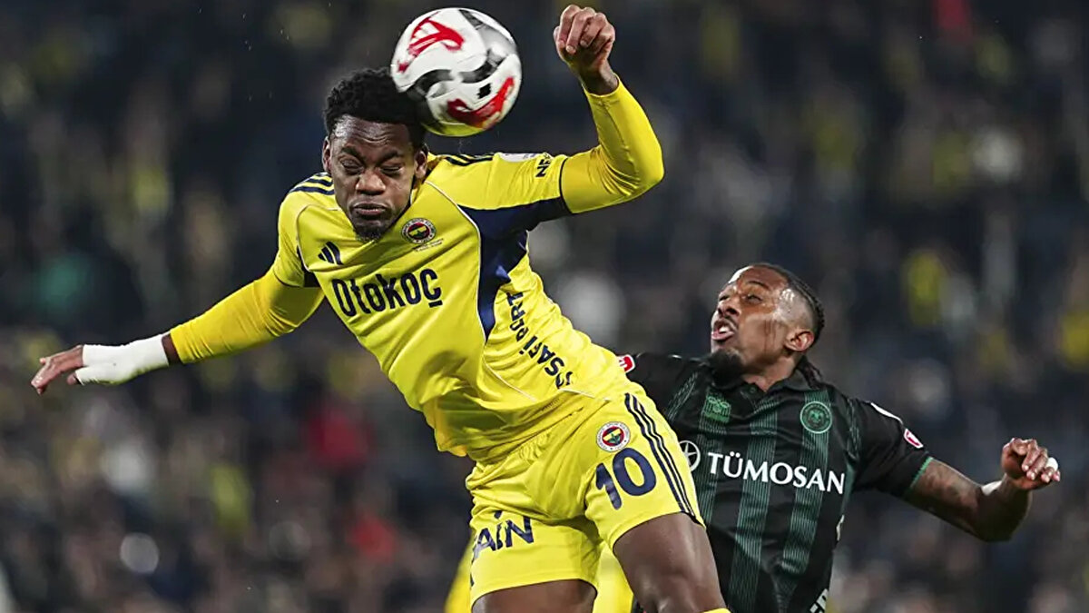 Maçta sakatlanan ikinci futbolcu Jhon Duran oldu. Kolombiyalı golcü 67. dakikada yerini Szymanski'ye bıraktı.