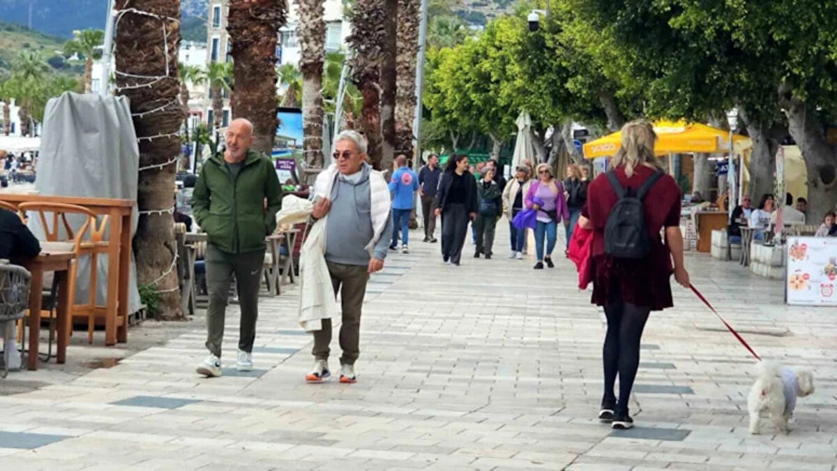 Geçim sıkıntısı yaygınlaşıyor<br>Henüz yayımlanmamış olan “Muğla Çoklu Kırılganlıklar Araştırma Raporu”ndan aktarılan verilere göre, Bodrum’da yaşayanların yüzde 46’sı geçim sıkıntısı yaşadığını belirtiyor. Katılımcıların yüzde 86,1’i son 10 yılda hane bütçesini en fazla zorlayan kalemin gıda harcamaları olduğunu ifade ediyor. İlçede yaşayanların üçte biri, sağlıklı ve besleyici gıdaya erişimde güçlük çekiyor.
