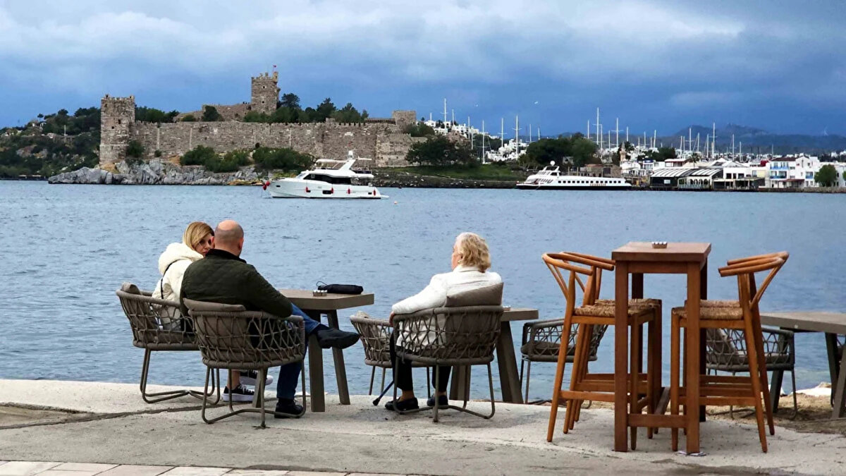 Gıda erişiminde eşitsizlik dikkat çekiyor<br>Araştırmaya katılanların yüzde 33,8’i besleyici gıdaya ulaşmakta zorlandığını, yüzde 38,3’ü ise bu zorluğu zaman zaman yaşadığını dile getiriyor. Yüzde 27,9’luk kesim ise gıda erişimi konusunda sorun yaşamadığını belirtiyor. Veriler, Bodrum’da yaşam maliyetlerinin haneler üzerindeki baskısını net biçimde ortaya koyuyor.