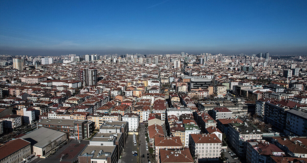 Marmara ve Ege Listede Yok<br><br>Öte yandan Türkiye nüfusunun yoğunlaştığı Marmara ve Ege bölgelerindeki illerin listede yer almaması dikkat çekti. Konut piyasasının en hareketli olduğu İstanbul’da ise yıllık kira artışı yüzde 39,95 olarak ölçüldü. Bu oran, hem yıllık enflasyonun hem de Türkiye genelindeki ortalama kira artışının üzerinde gerçekleşti.