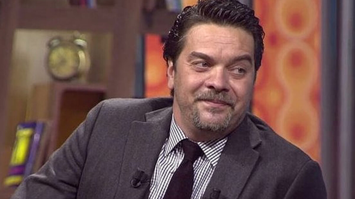 Ekranların en sevilen komedi ve talk-show programlarından biri olan Beyaz Show efsanesi geri dönüyor. Uzun süredir ekranlardan uzak olan programın akıbeti merak edilirken, ilk kıvılcımı bizzat Beyazıt Öztürk yaktı.