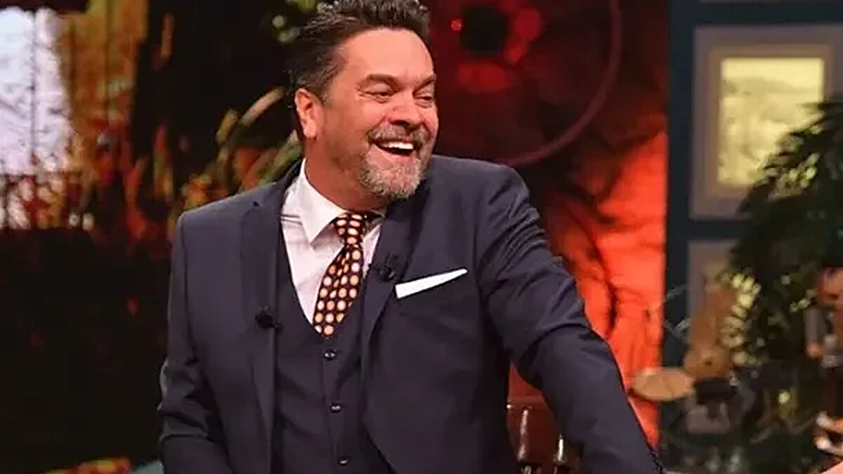 BEYAZ SHOW NE ZAMAN BAŞLAYACAK?<br><br>Kanal ve sunucu cephesinden gelen "dönüyoruz" sinyalleri sonrası en çok merak edilen konu yayın tarihi oldu.<br><br>Programın içeriği ve yayın günü hakkındaki net detayların ilerleyen günlerde belli olması bekleniyor.