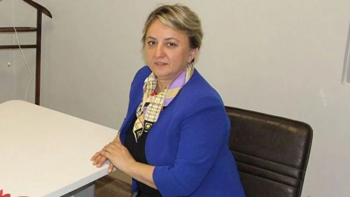 Ebru Küçükaydın Neden Gündem Oldu?<br><br>Çeşitli şehirlerde yaptığı gazetecilik faaliyetleri ve köşe yazıları ile tanınan Ebru Küçükaydın, Gülşah Durbay hakkında yazdığı yazıların, Durbay'ın vefatı ardından yeniden gündeme gelmesiyle dikkatleri üzerine çekmişti.