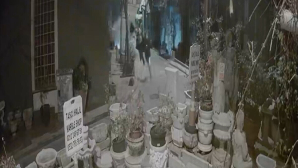 Emniyetteki işlemlerinin ardından Muhammed Emir A. (18), A.T. (17), B.T. (17) ve K.G. (17) adliyeye sevk edildi. Mahkemeye çıkarılan 4 şüpheli, adli kontrol şartıyla serbest bırakıldı. Ele geçirilen cep telefonunun ise sahibine teslim edildiği öğrenildi.