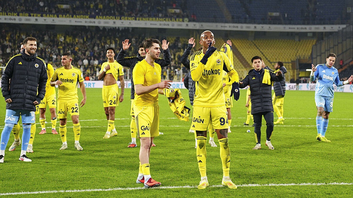 Trendyol Süper Lig'de 16. haftayı geride bıraktık. Kapanış maçıdan Fenerbahçe evinde Konyaspor'u mağlup etti. 16 hafta sonrasında gol krallığında da büyük mücadele var. İşte Süper Lig'de en az 5 gol atan oyuncular ve gol kralı... 