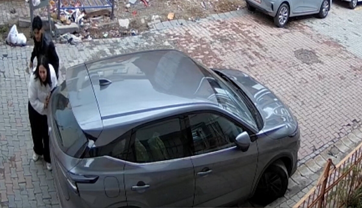 SALDIRGAN EŞ TUTUKLANDI<br><br>Olayın ardından emniyete giderek şikâyetçi olan Yağmur S.E.’nin ifadesi doğrultusunda polis ekipleri çalışma başlattı. Yapılan araştırmalar sonucu Bilal E., olayda kullandığı silahla birlikte yakalanarak gözaltına alındı.