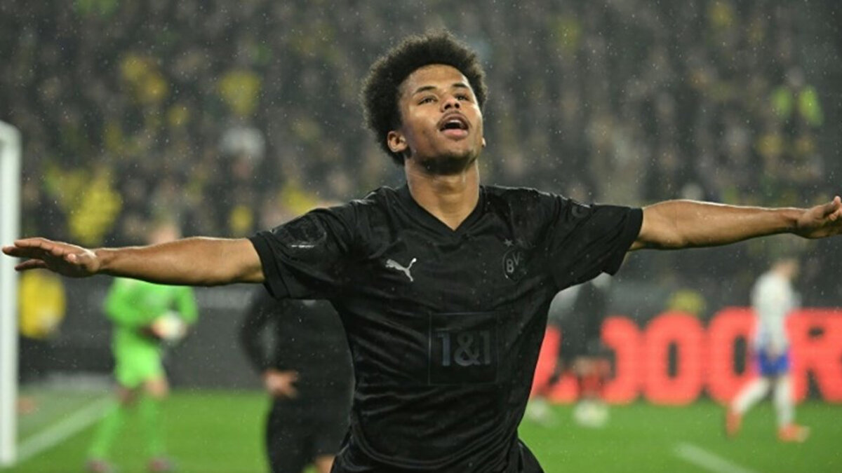 ADI DEVLERLE ANILMIŞTI<br><br>İngiltere Premier Lig'den ilgi bulunan yıldız oyuncunun adı daha önce Fenerbahçe ve Galatasaray ile de anılmıştı.