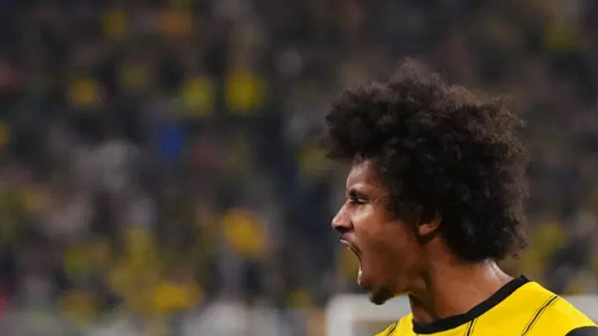 23 yaşındaki futbolcu ile sözleşme uzatma görüşmelerini yürüten Dortmund ise oyuncunun bu isteğinden sonra görüşmeleri askıya aldığını belirtti.