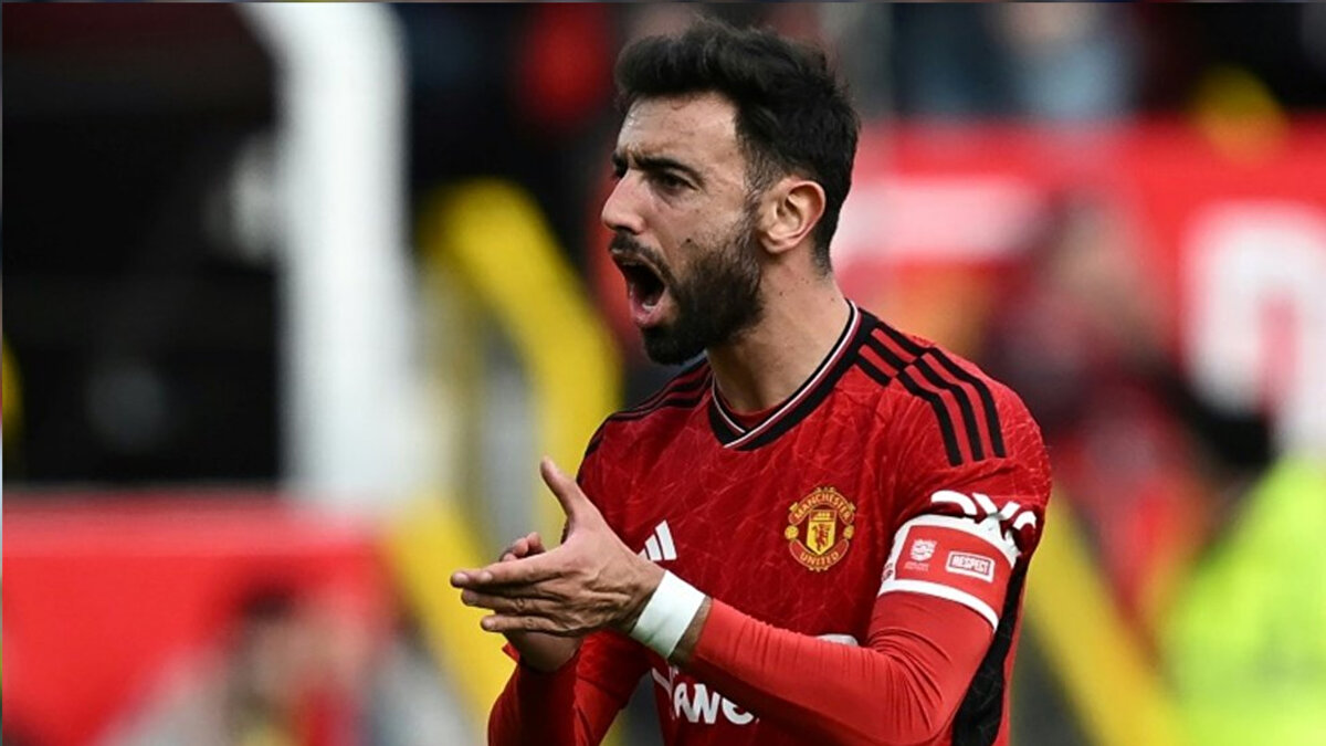 Manchester United'dan ayrılabileceğini dile getiren Portekizli yıldız, "Kulübe 'Gitmek istiyorum, antrenmana çıkmak istemiyorum, 20 ya da 30 milyon euroya gideyim ki diğer tarafta daha fazla kazansınlar' diyebilirdim. Ama bunu hiç yapmadım. Kendimi böyle bir pozisyonda hiç görmedim, çünkü kulübe duyduğum sevginin karşılıklı olduğunu hissediyordum" şeklinde konuştu.