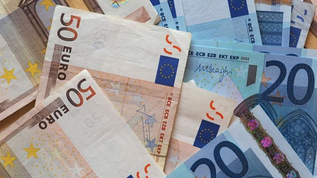 Bölgesel farklar belirgin<br><br>Rakamlar, maaşların Batı ve Kuzey Avrupa’da daha yüksek, Doğu ve Güneydoğu Avrupa’da ise daha düşük olduğunu gösteriyor. Ekonomik yapı ve sektör çeşitliliği bu farkta belirleyici rol oynuyor.