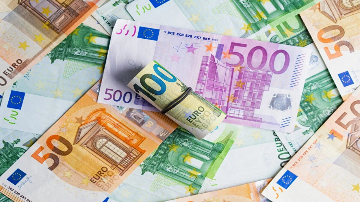 En yüksek maaşlı ülkeler<br><br>Verilere göre Lüksemburg, 82 bin 969 euro ile Avrupa’da en yüksek ortalama maaşa sahip ülke oldu. Danimarka, İrlanda, Belçika, Avusturya ve Almanya da 50 bin euronun üzerinde ortalama maaş sunan ülkeler arasında yer aldı.