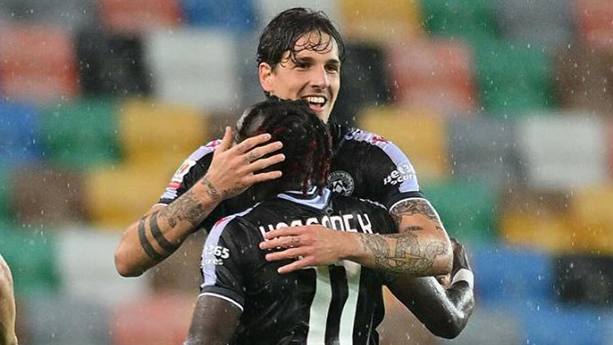 Gattuso "Kalsın" Dedi<br><br>Takımın teknik direktörü Gennaro Gattuso'nun da oyuncunun performansından memnun olduğu ve takımda kalmasına onay verdiği belirtildi. Udinese'de kalmasına kesin gözüyle bakılan Zaniolo, bu sezon siyah-beyazlı formayla çıktığı 19 resmi maçta 5 gol ve 1 asistlik performans sergiledi. İtalyan yıldız, hedefinin yeniden milli takım forması giymek olduğunu açıklamıştı.